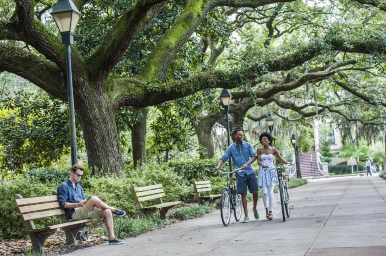 Southern Charmer-Historic District Downtown-Front Porch-Walk Score 90!!-Private Parking-1 Minute To Forsyth Park Саванна Экстерьер фото