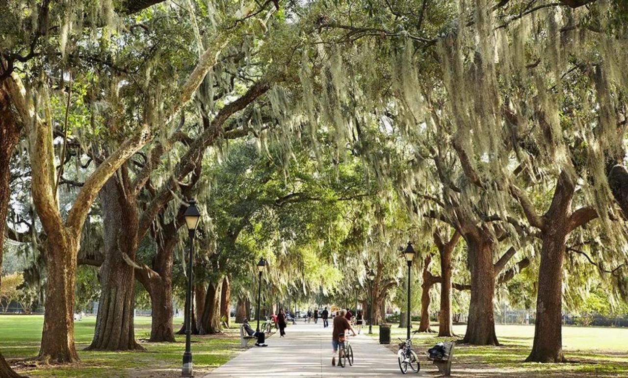 Southern Charmer-Historic District Downtown-Front Porch-Walk Score 90!!-Private Parking-1 Minute To Forsyth Park Саванна Экстерьер фото
