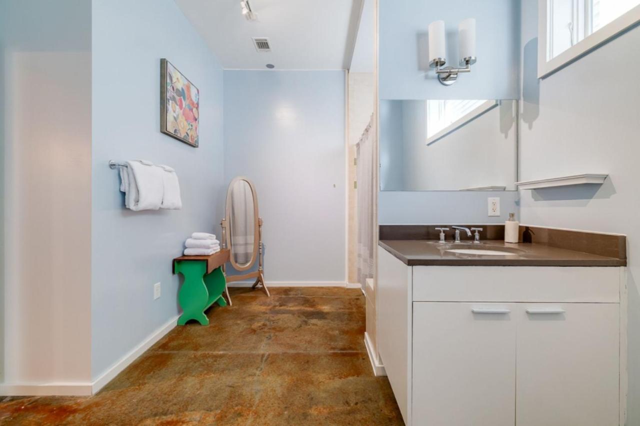 Southern Charmer-Historic District Downtown-Front Porch-Walk Score 90!!-Private Parking-1 Minute To Forsyth Park Саванна Экстерьер фото