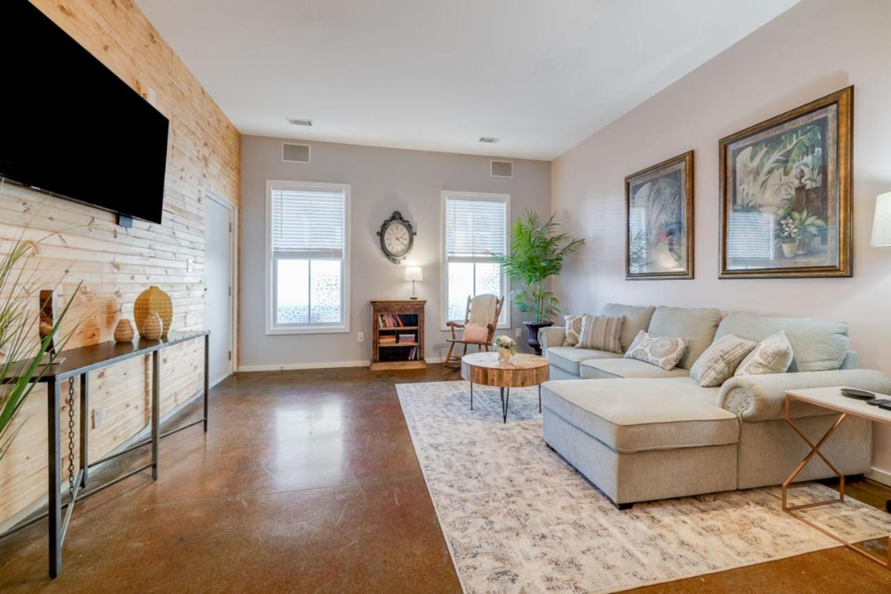 Southern Charmer-Historic District Downtown-Front Porch-Walk Score 90!!-Private Parking-1 Minute To Forsyth Park Саванна Экстерьер фото